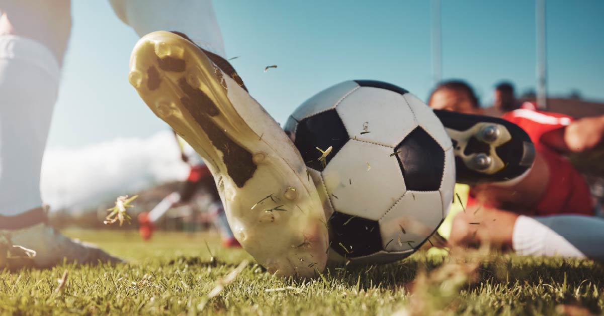 Zapatillas de fútbol para hombre JOMA con agarre y estabilidad en césped sintético